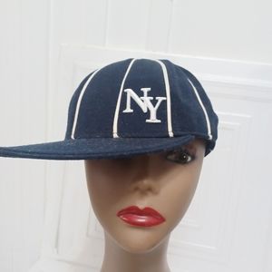 Yankee Hat New York Ahnor Headwear Genuine 2002 7/38 Baseball hat. Condition is